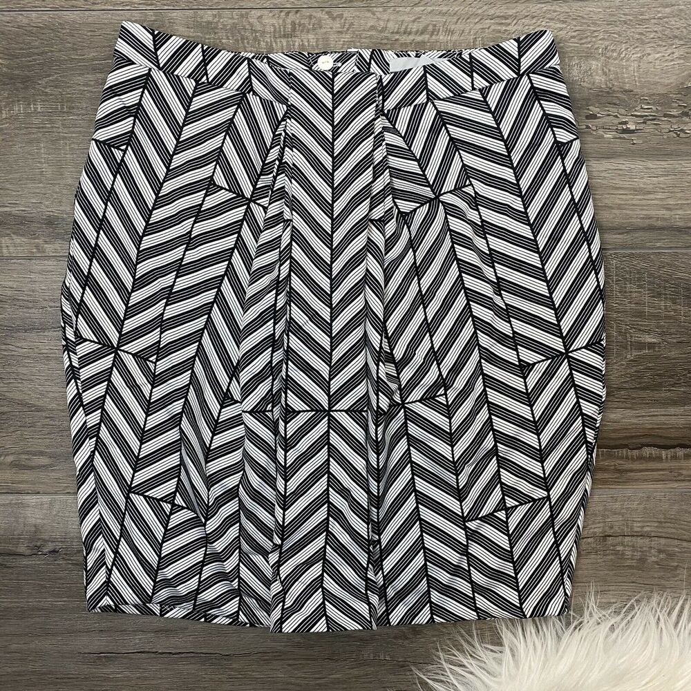 H&M Womens Skirt Black and White Print Size 4 Polyester 16" Length Lined - Picture 4 of 9